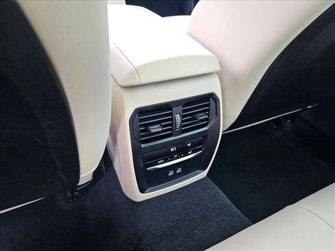 Used 2025 BMW 330i Sedan w/ Convenience Package image 18