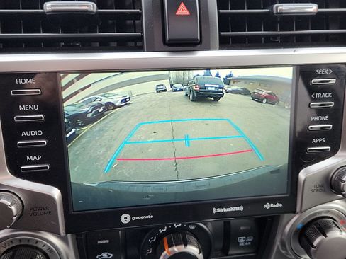 Used 2020 Toyota 4Runner SR5 Premium image 15