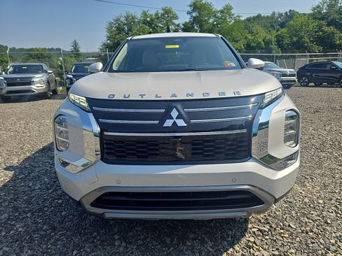 New 2025 Mitsubishi Outlander SE image 10