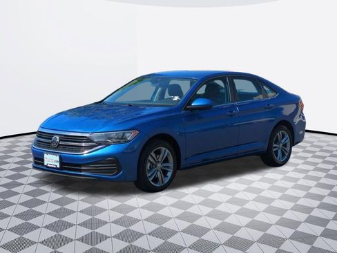 Used 2024 Volkswagen Jetta SE FWD image 2