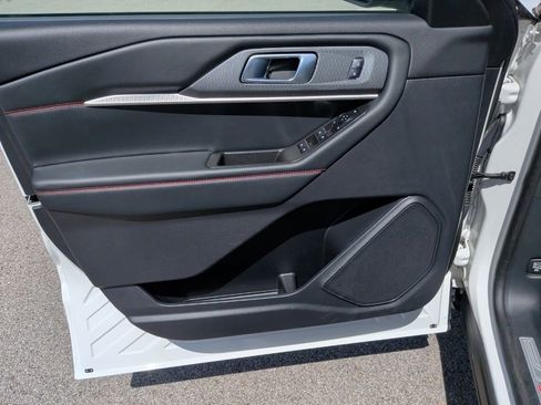 Used 2025 Ford Explorer ST-Line image 11
