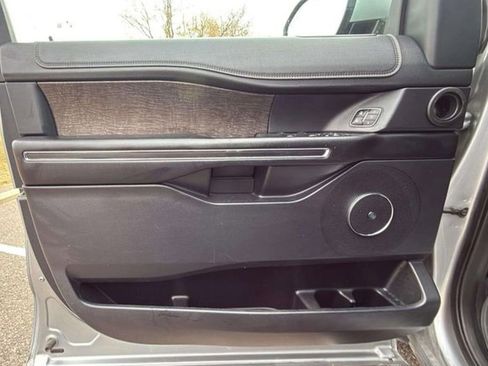 Used 2021 Ford Expedition Max Limited image 18