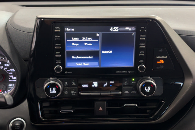 Used 2021 Toyota Highlander LE AWD/4WD image 14