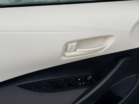 Used 2025 Toyota Corolla LE image 18