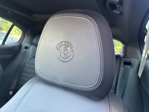 Used 2023 Alfa Romeo Stelvio Veloce AWD/4WD image 33
