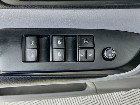 Used 2017 Toyota Highlander Plus FWD image 22