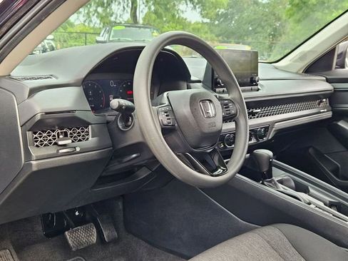 Used 2025 Honda Accord SE image 11