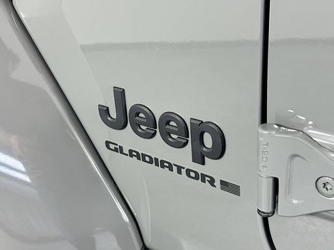 Used 2023 Jeep Gladiator Overland AWD/4WD image 28