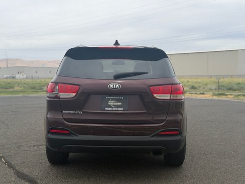 Used 2016 Kia Sorento AWD w/ LX Convenience Package image 6