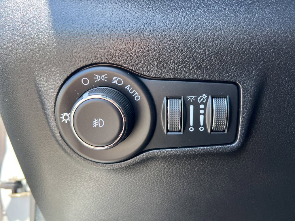 Used 2024 Jeep Compass Latitude AWD/4WD image 29