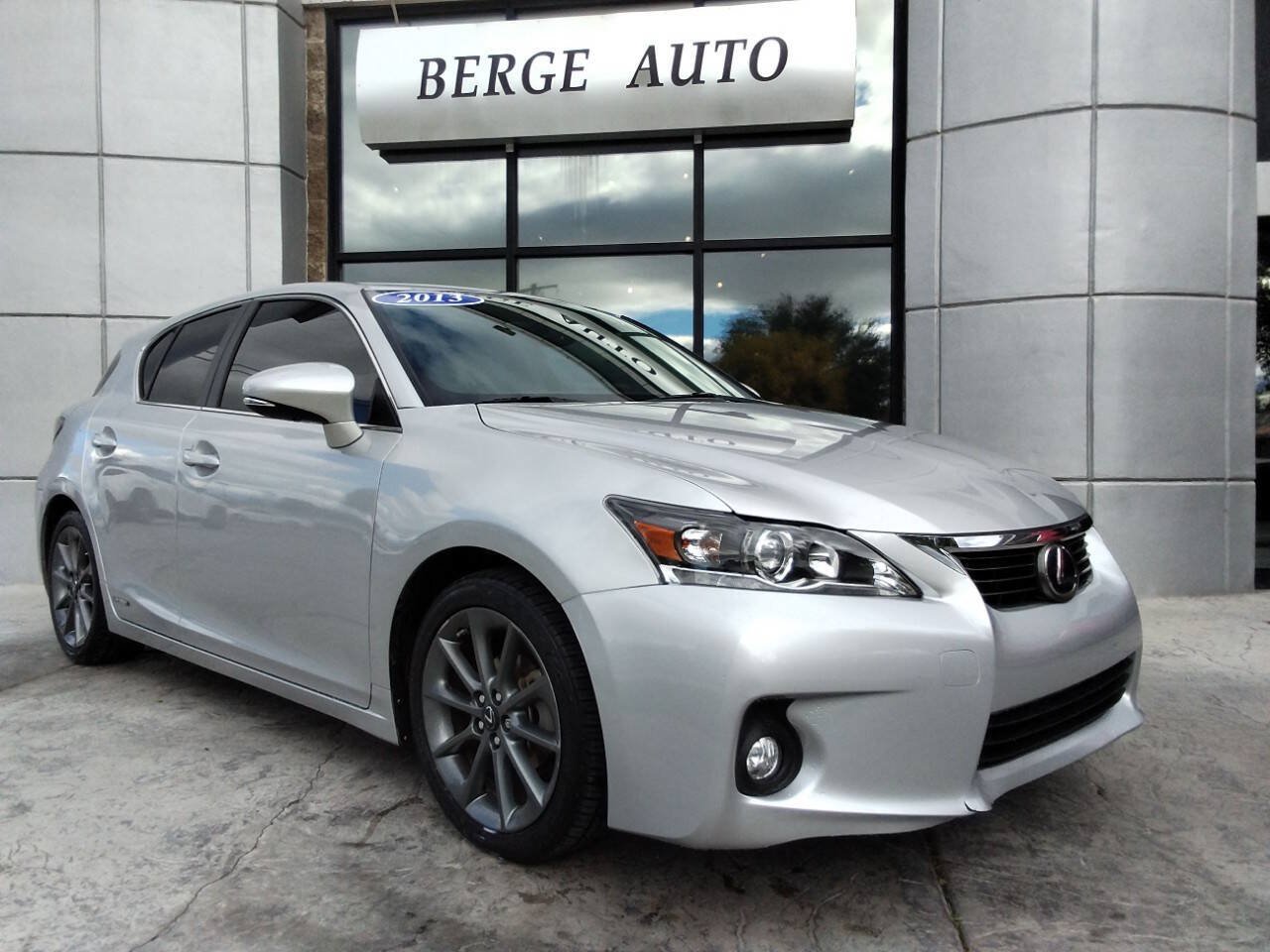 Used 2013 Lexus CT 200h w/ Premium Pkg w/Navigation FWD image 1