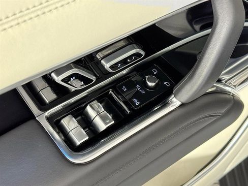 Used 2023 Land Rover Range Rover Long Wheelbase Autobiography image 19