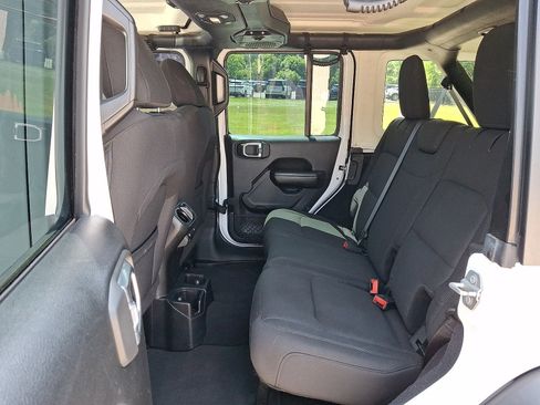 Used 2018 Jeep Wrangler Unlimited Sport S AWD/4WD image 19