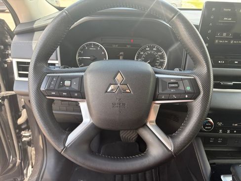 Used 2025 Mitsubishi Outlander SE AWD/4WD image 11