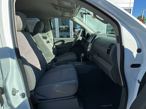 Certified 2019 Nissan Frontier SV image 24