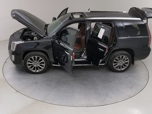 Used 2019 Cadillac Escalade Premium Luxury w/ Escalade Sport Edition AWD/4WD image 57