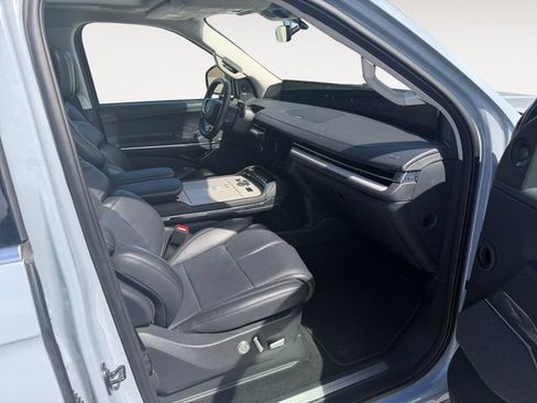 Used 2025 Lincoln Navigator Reserve AWD/4WD image 15