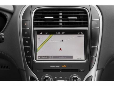 Used 2019 Lincoln Nautilus Select image 16