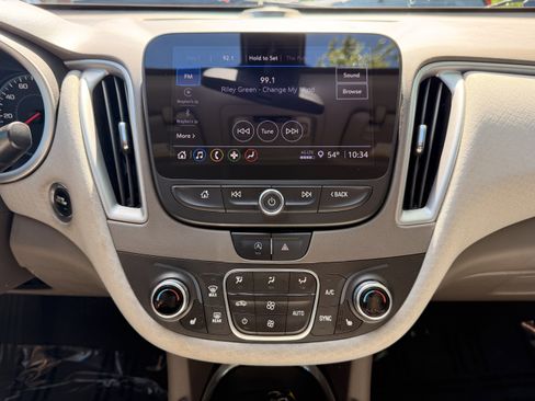 Used 2022 Chevrolet Malibu LT FWD image 18