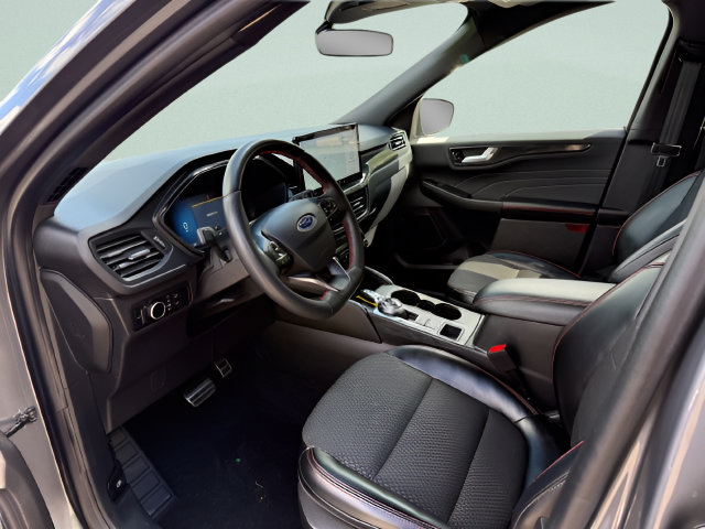 Used 2023 Ford Escape ST-Line w/ Tech Pack #1 AWD/4WD image 4