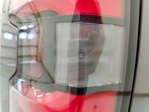 Used 2024 Nissan Frontier SV image 21