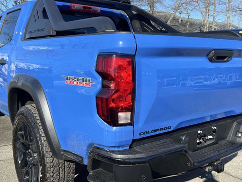Certified 2025 Chevrolet Colorado Trail Boss w/ Midnight Edition image 8