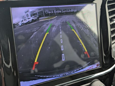Used 2020 Jeep Grand Cherokee Altitude RWD image 22
