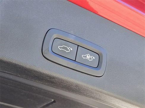 Certified 2023 Volvo XC40 B5 Plus w/ Protection Package Premier image 18