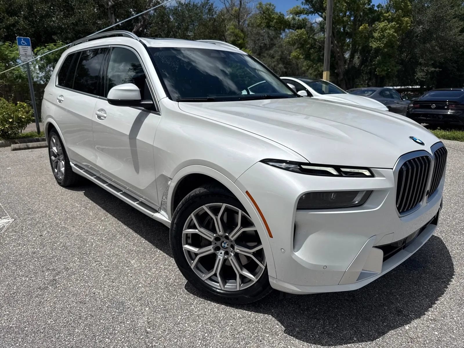 Used 2025 BMW X7 xDrive40i AWD/4WD image 5