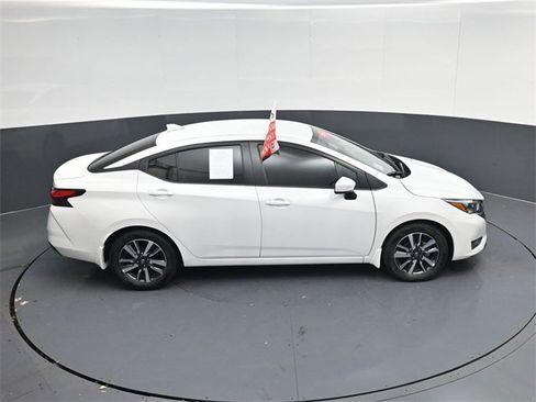 Used 2025 Nissan Versa SV w/ Trunk Package image 39