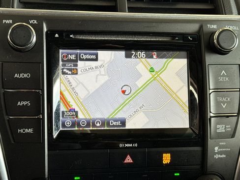Used 2017 Toyota Camry SE w/ Moonroof Package FWD image 19