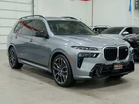 Used 2023 BMW X7 M60i image 11