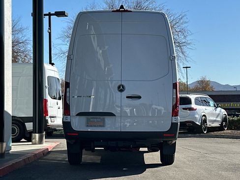 New 2024 Mercedes-Benz eSprinter 170 Cargo image 5