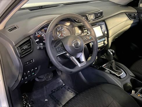 Used 2019 Nissan Rogue SV w/ Premium Package AWD/4WD image 18