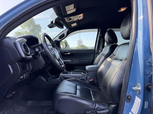 Used 2018 Toyota Tacoma TRD Pro AWD/4WD image 12
