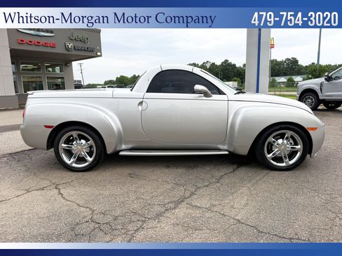 Used 2005 Chevrolet SSR w/ Preferred Equipment Group RWD image 4