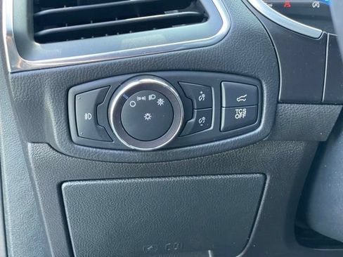 Used 2019 Ford Edge Titanium FWD image 14