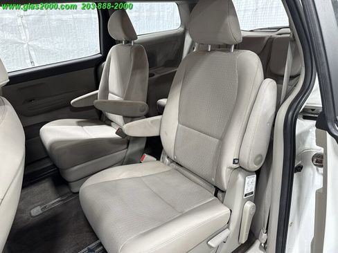 Used 2018 Kia Sedona L image 9