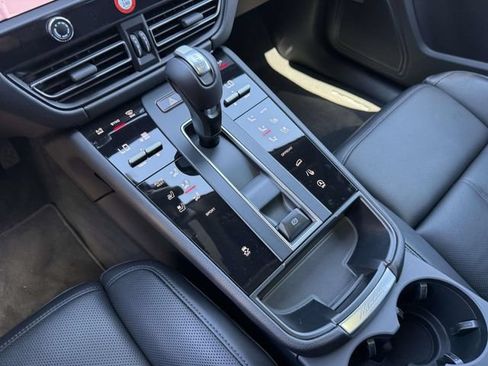 Used 2026 Porsche Macan AWD/4WD image 23