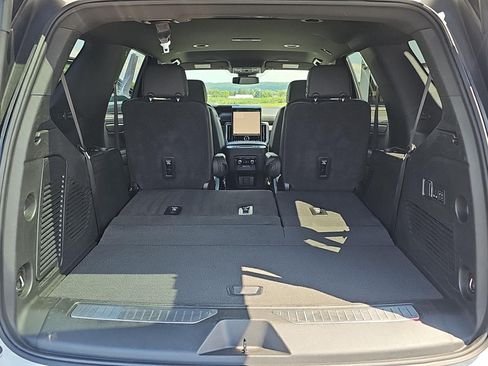 Used 2025 GMC Yukon Denali AWD/4WD image 31