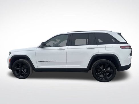 Used 2023 Jeep Grand Cherokee Altitude AWD/4WD image 5