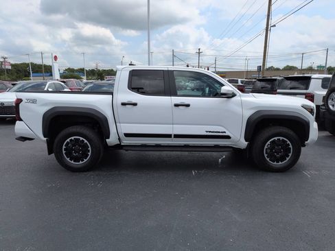 Used 2024 Toyota Tacoma TRD Off-Road AWD/4WD image 6