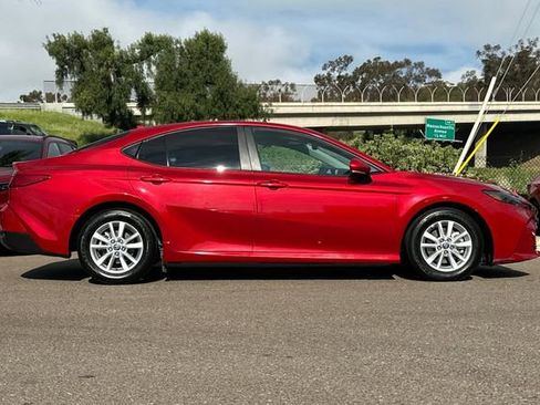 Used 2025 Toyota Camry LE w/ Convenience Package image 4