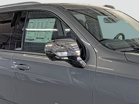 New 2026 Chevrolet Suburban Premier AWD/4WD image 17