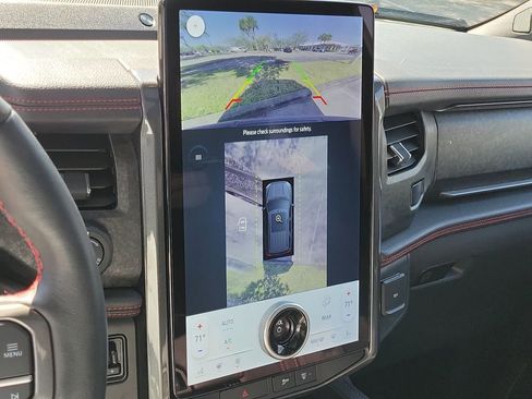 Used 2023 Ford Expedition Limited image 31