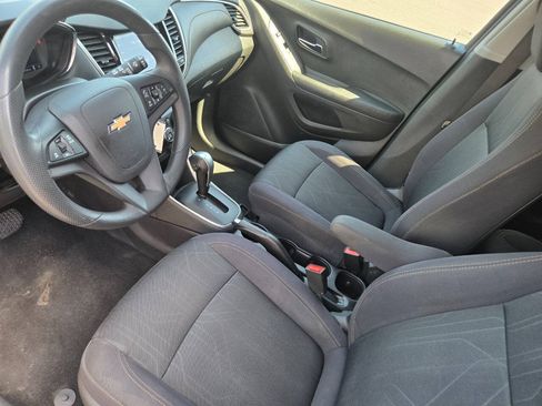 Used 2020 Chevrolet Trax LT FWD image 13