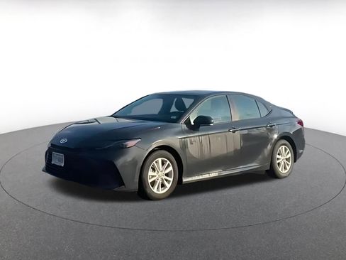 Used 2025 Toyota Camry LE image 10