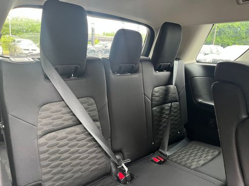 Used 2025 Nissan Pathfinder SV FWD image 30