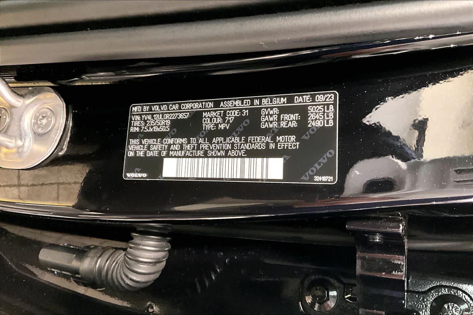 Certified 2024 Volvo XC40 B5 Plus w/ Climate Package AWD/4WD image 32