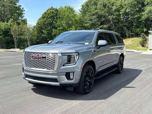 Used 2024 GMC Yukon XL Denali AWD/4WD image 3